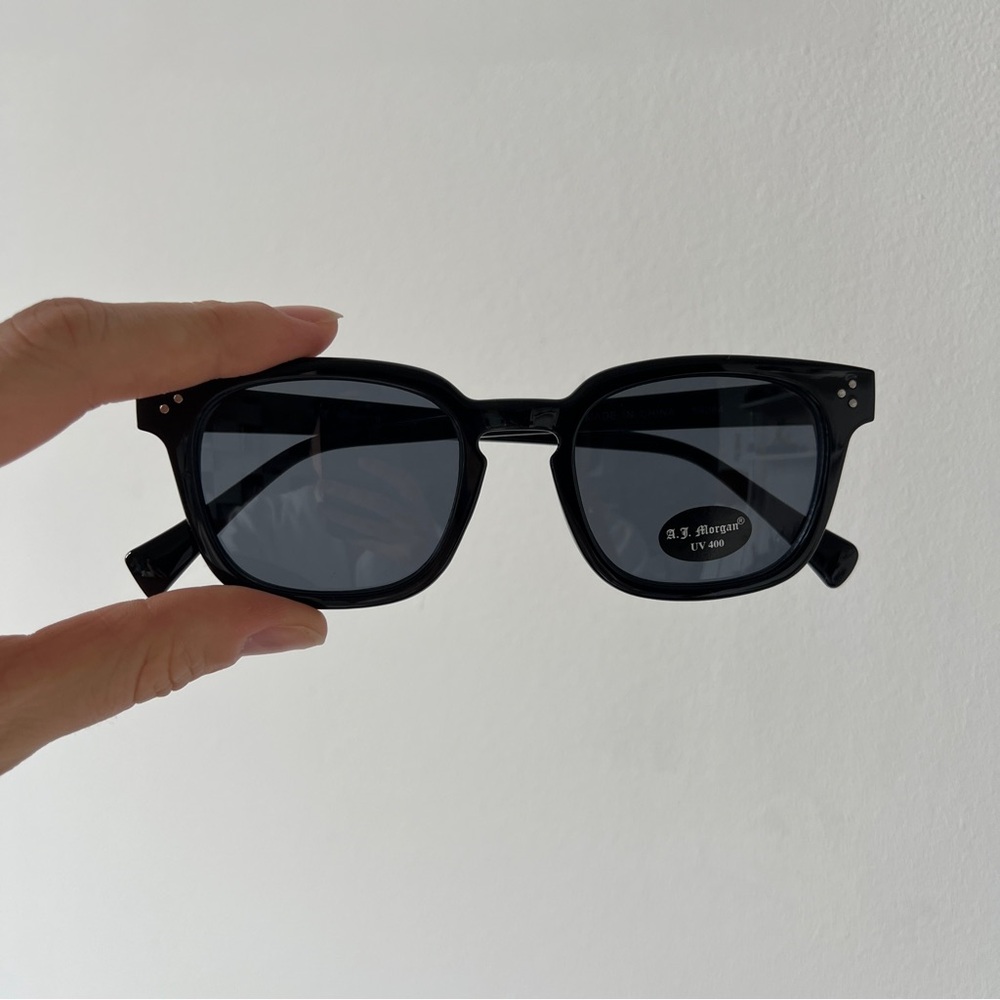 ASOS black frame Classic rectangular shape sunglasses - Picture 3 of 8